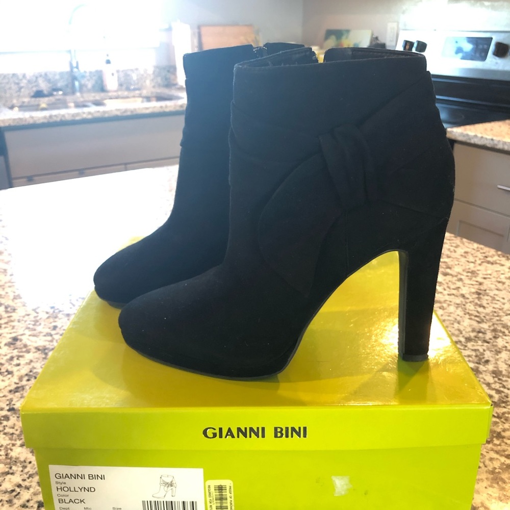 Gianni Bini Black Suede Booties